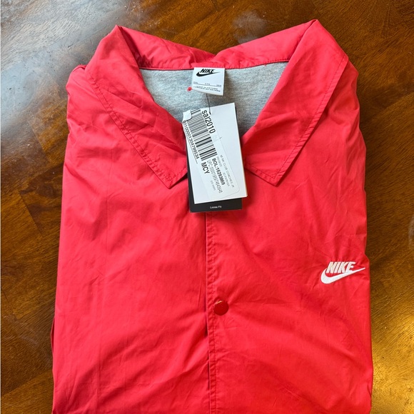 Nike Men's Vibrant Red Windbreaker - Picture 1 of 4